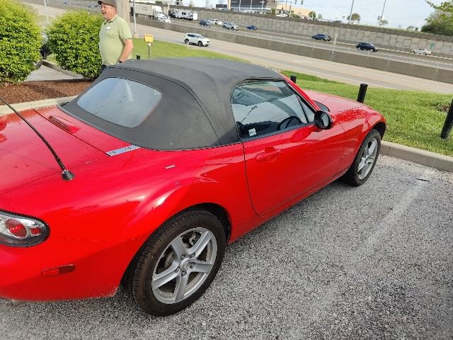 Used 2006 MAZDA MX-5 Miata Touring image 11
