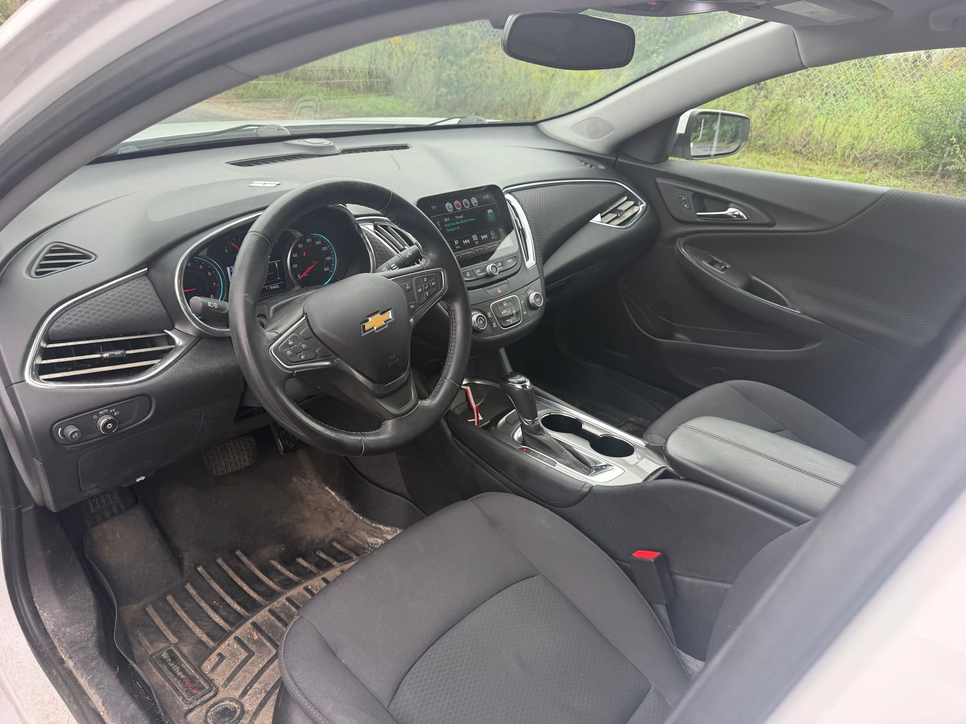 Used 2017 Chevrolet Malibu LT FWD image 13