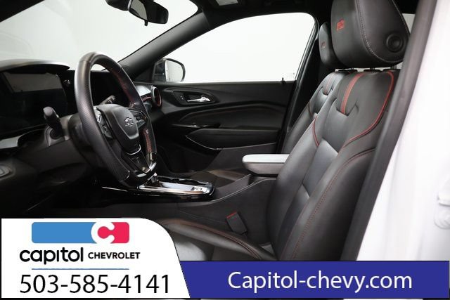Used 2024 Chevrolet Trax RS w/ Sunroof Package FWD image 12