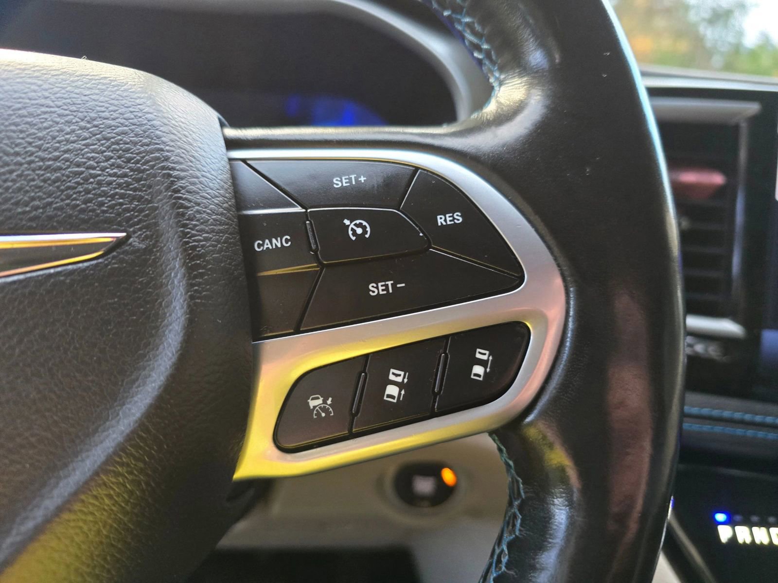 Used 2021 Chrysler Pacifica Touring-L image 26