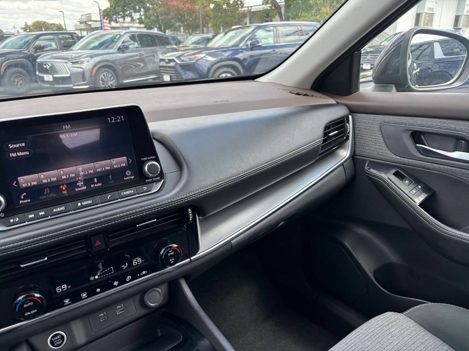 Used 2022 Nissan Rogue SV FWD image 31