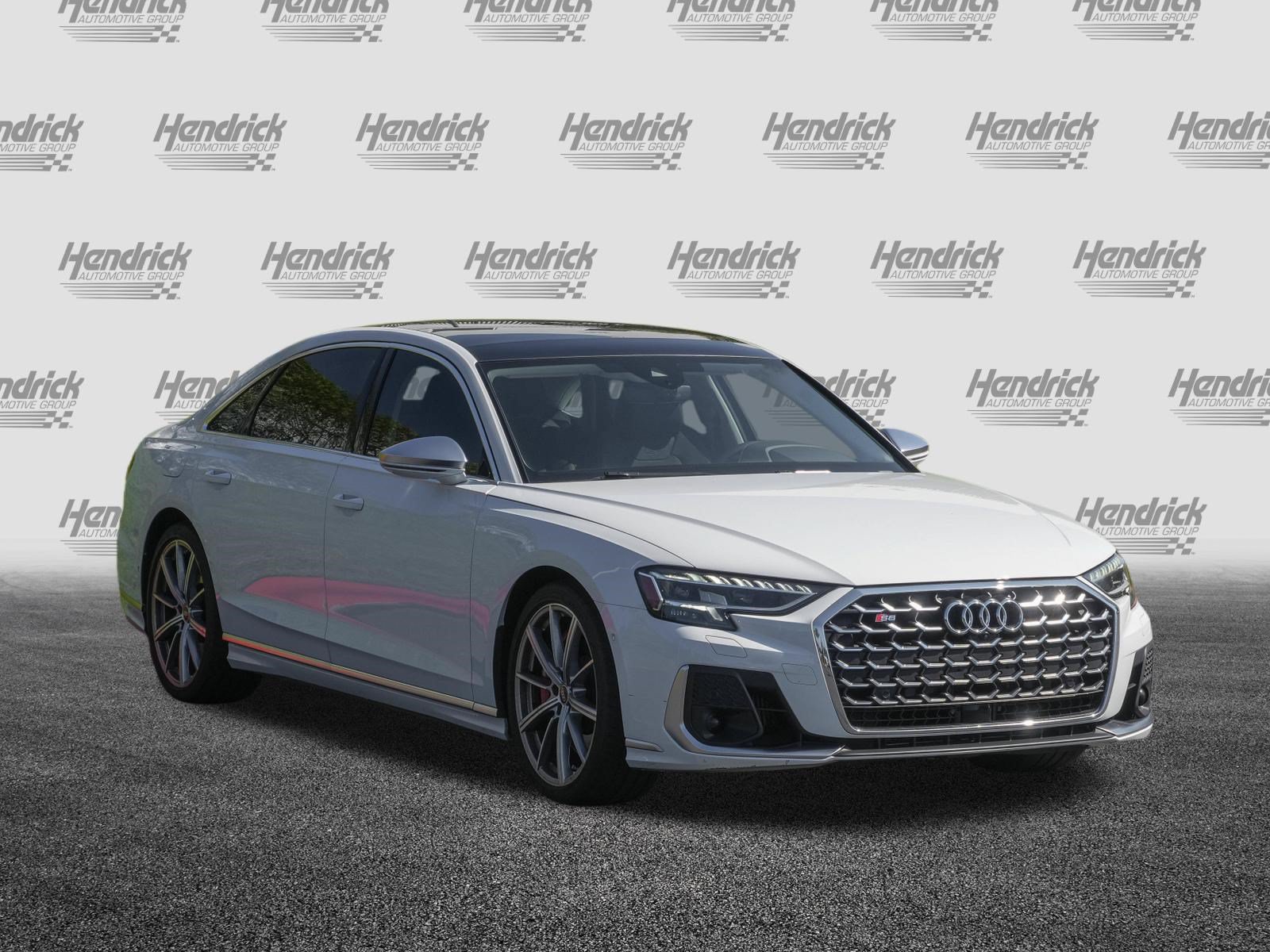 Used 2022 Audi S8 AWD/4WD image 2