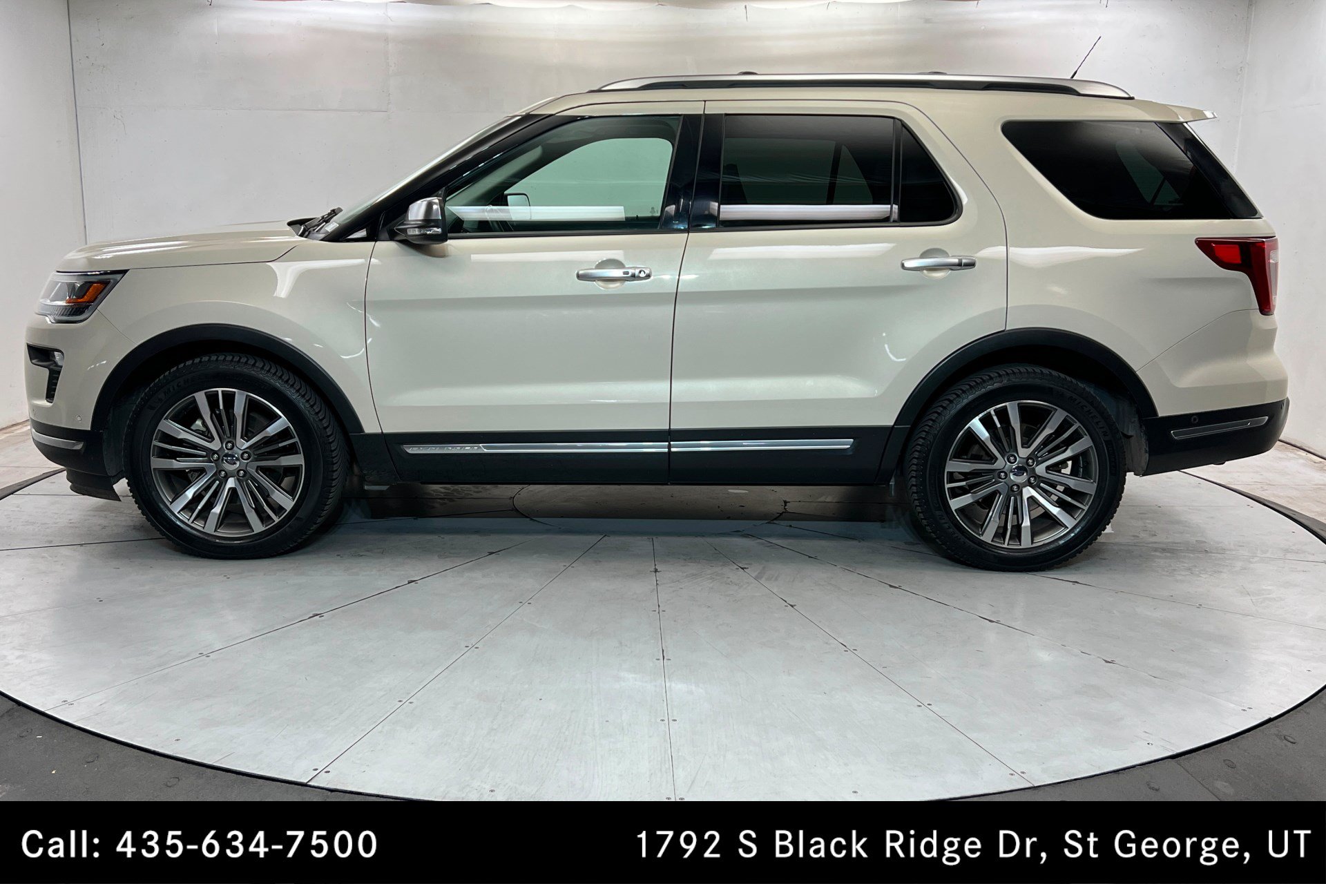 Used 2018 Ford Explorer Platinum AWD/4WD image 2