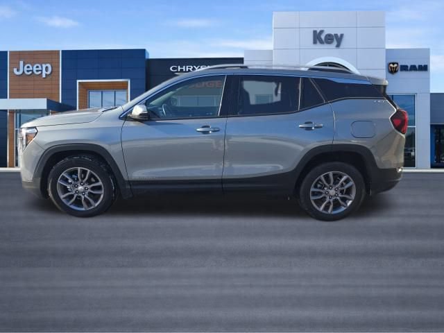 Used 2023 GMC Terrain SLT image 2