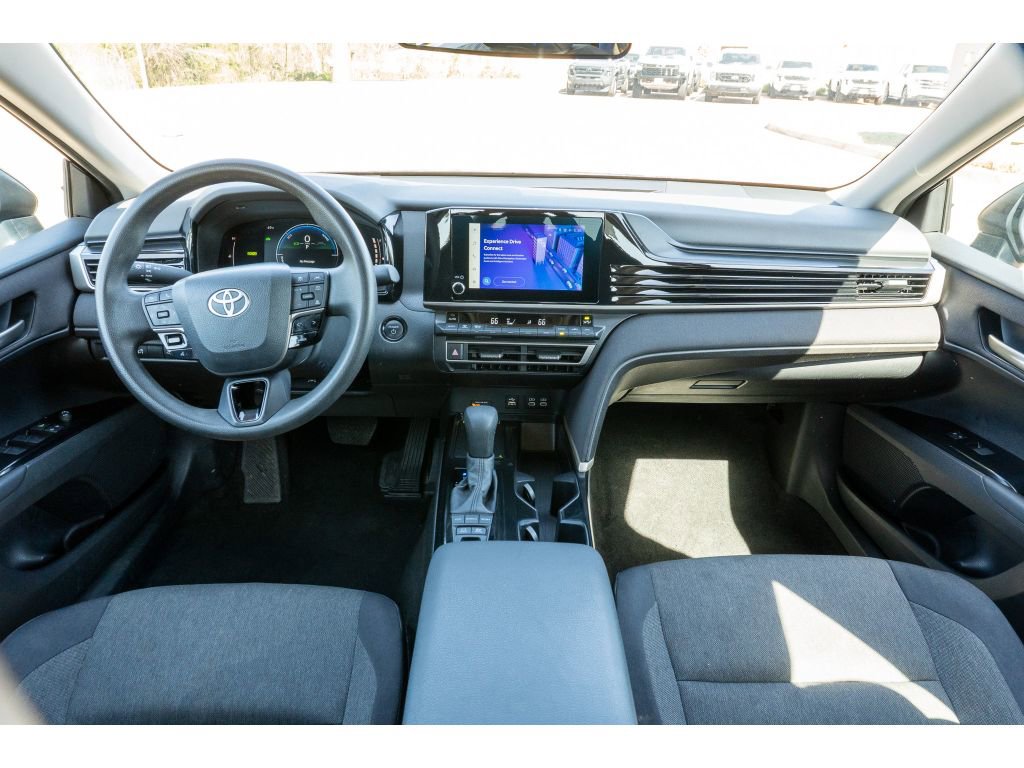 Used 2025 Toyota Camry LE image 18
