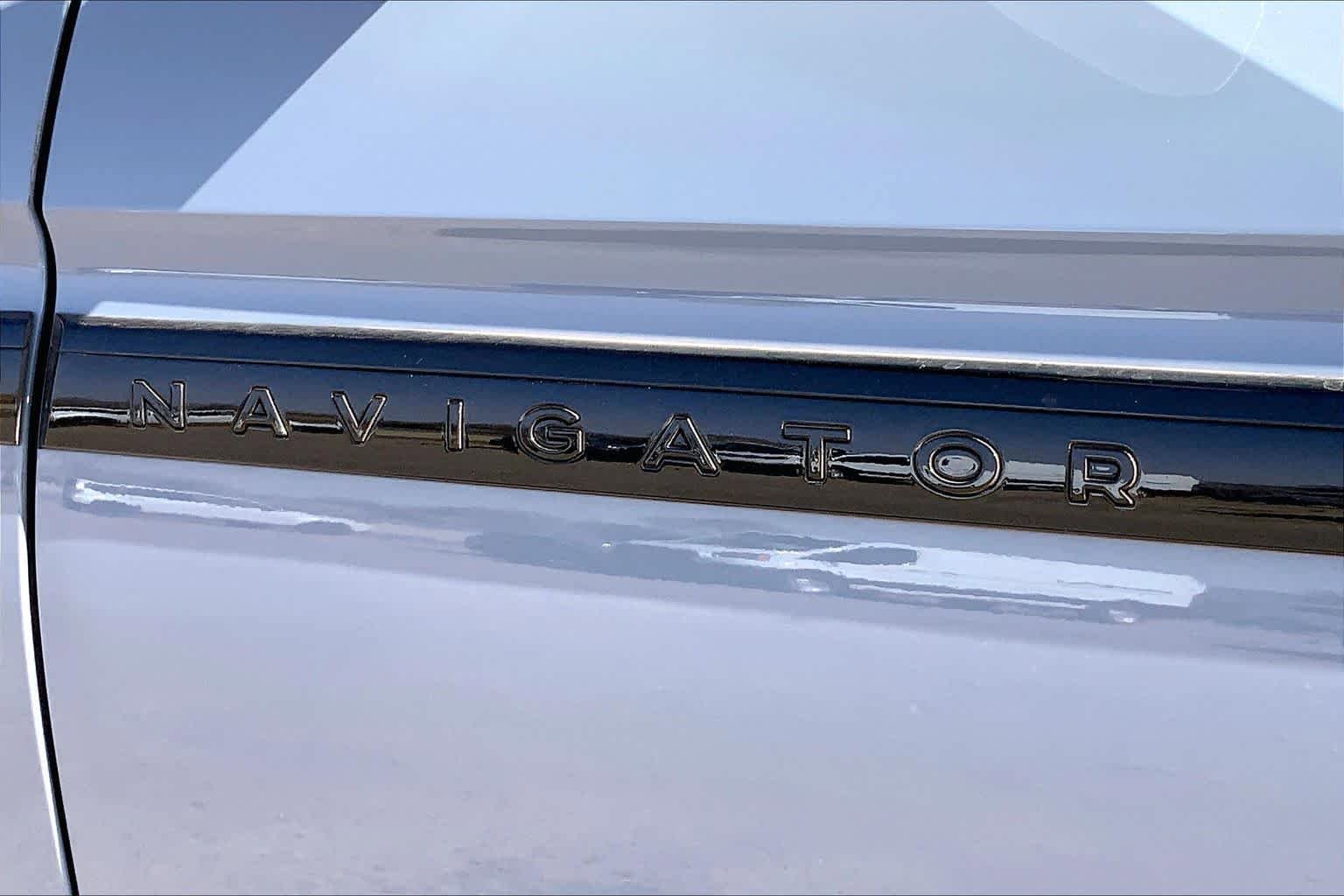 New 2026 Lincoln Navigator Reserve w/ Jet Appearance Package image 15