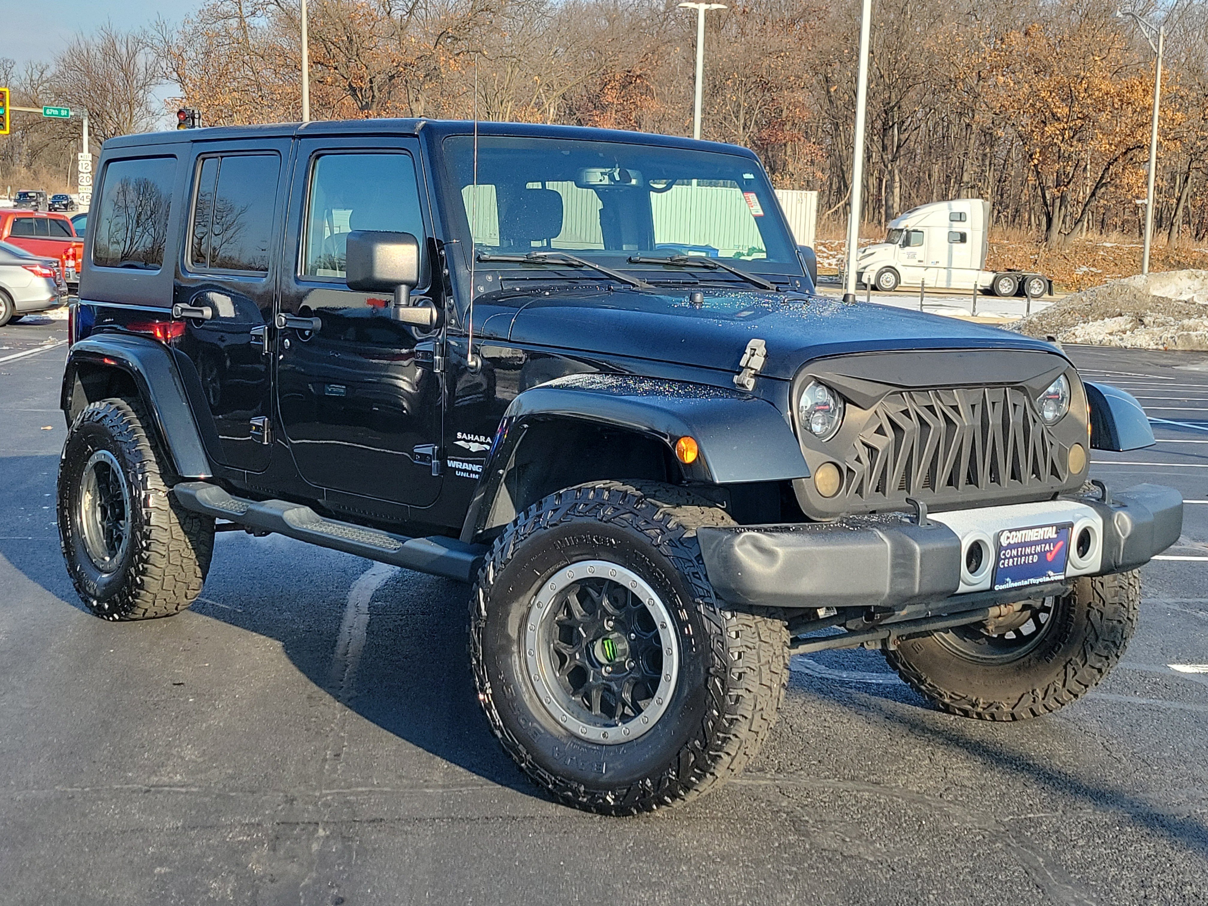 Used 2015 Jeep Wrangler Unlimited Sahara w/ Connectivity Group image 31