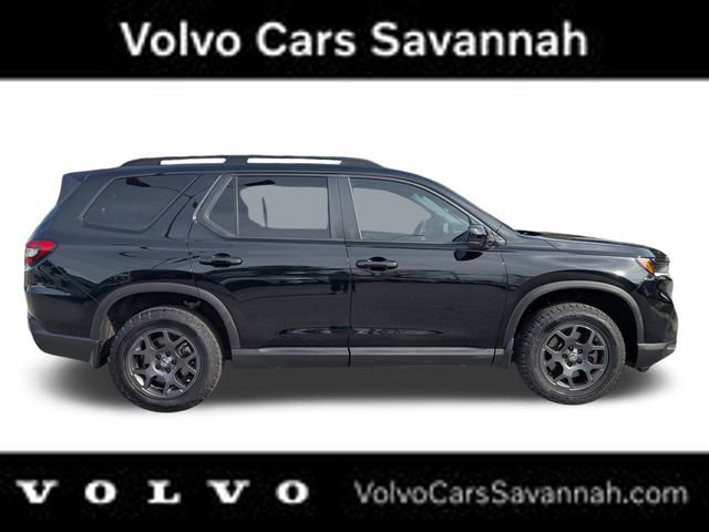 Used 2025 Honda Pilot TrailSport image 3
