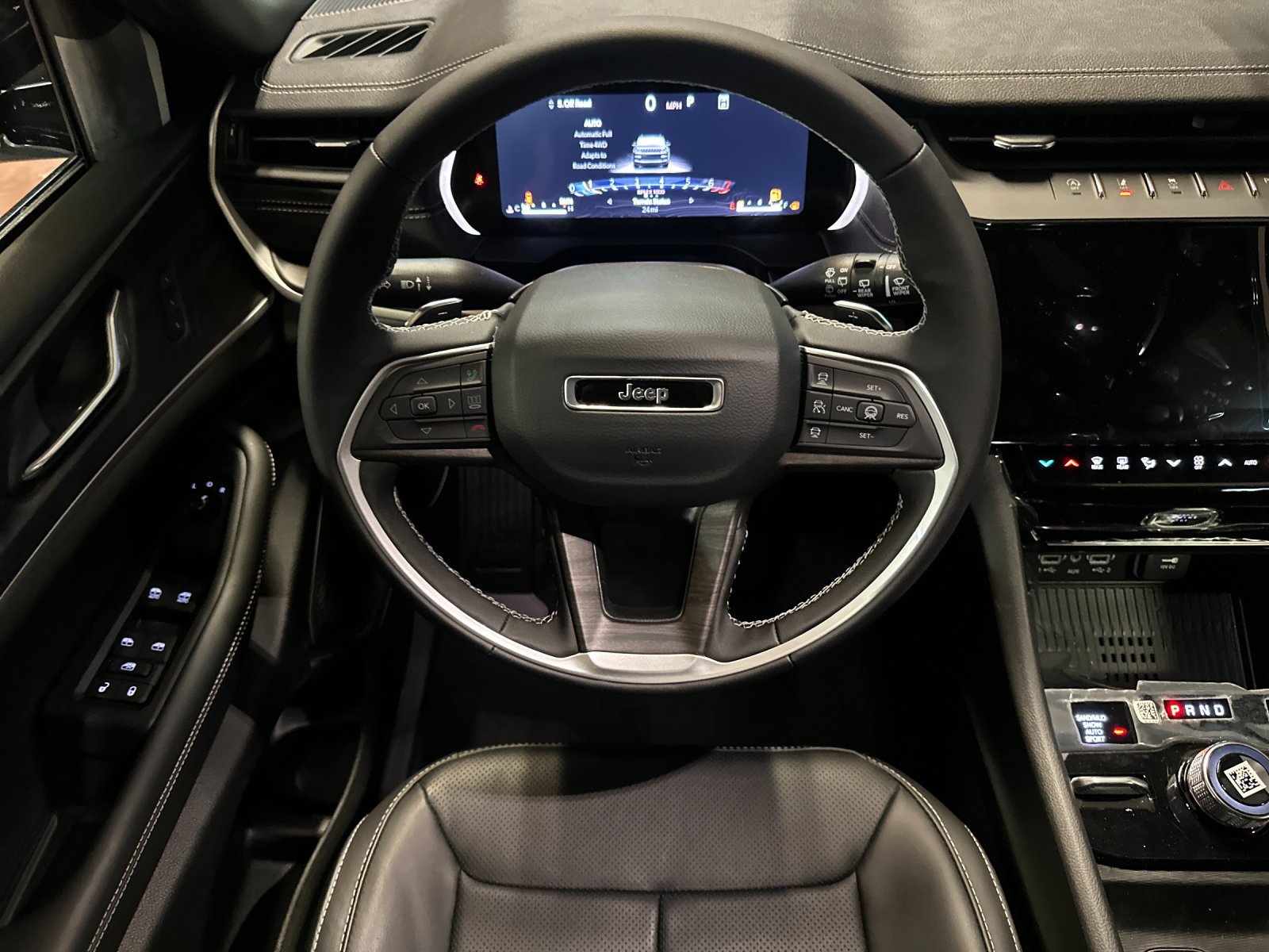 New 2026 Jeep Grand Cherokee Limited AWD/4WD image 13