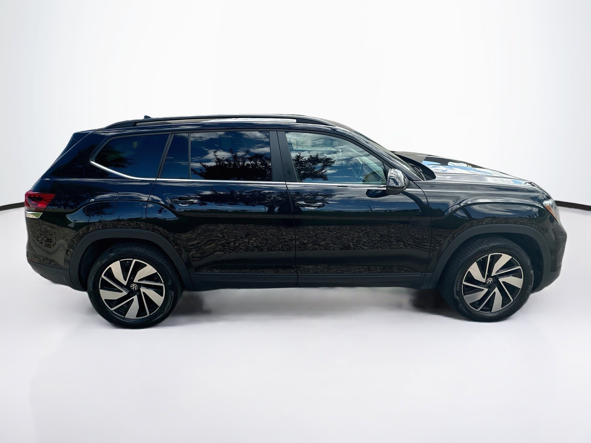 Used 2024 Volkswagen Atlas SE AWD/4WD image 10
