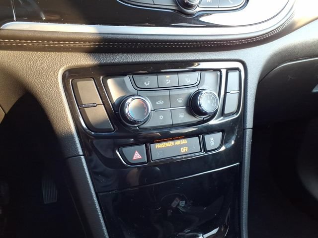 Used 2021 Buick Encore Preferred AWD/4WD image 29