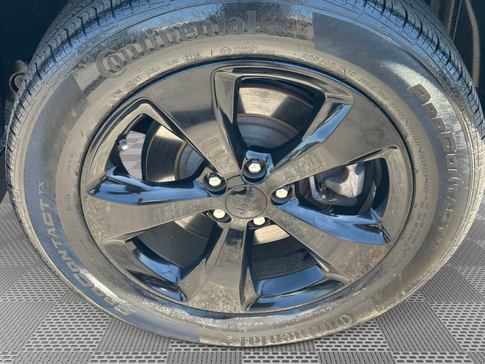 Used 2020 Jeep Cherokee Latitude Plus AWD/4WD image 29