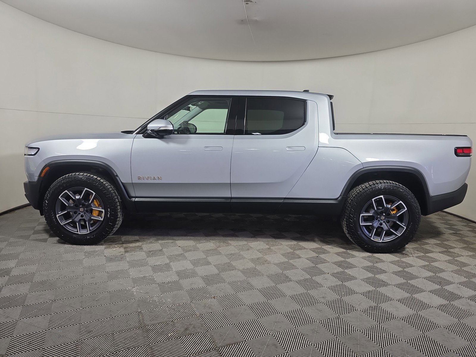 Used 2023 Rivian R1T Launch Edition image 2