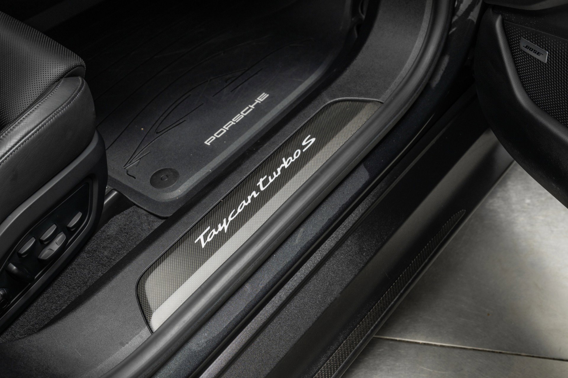Used 2021 Porsche Taycan Turbo S AWD/4WD image 33