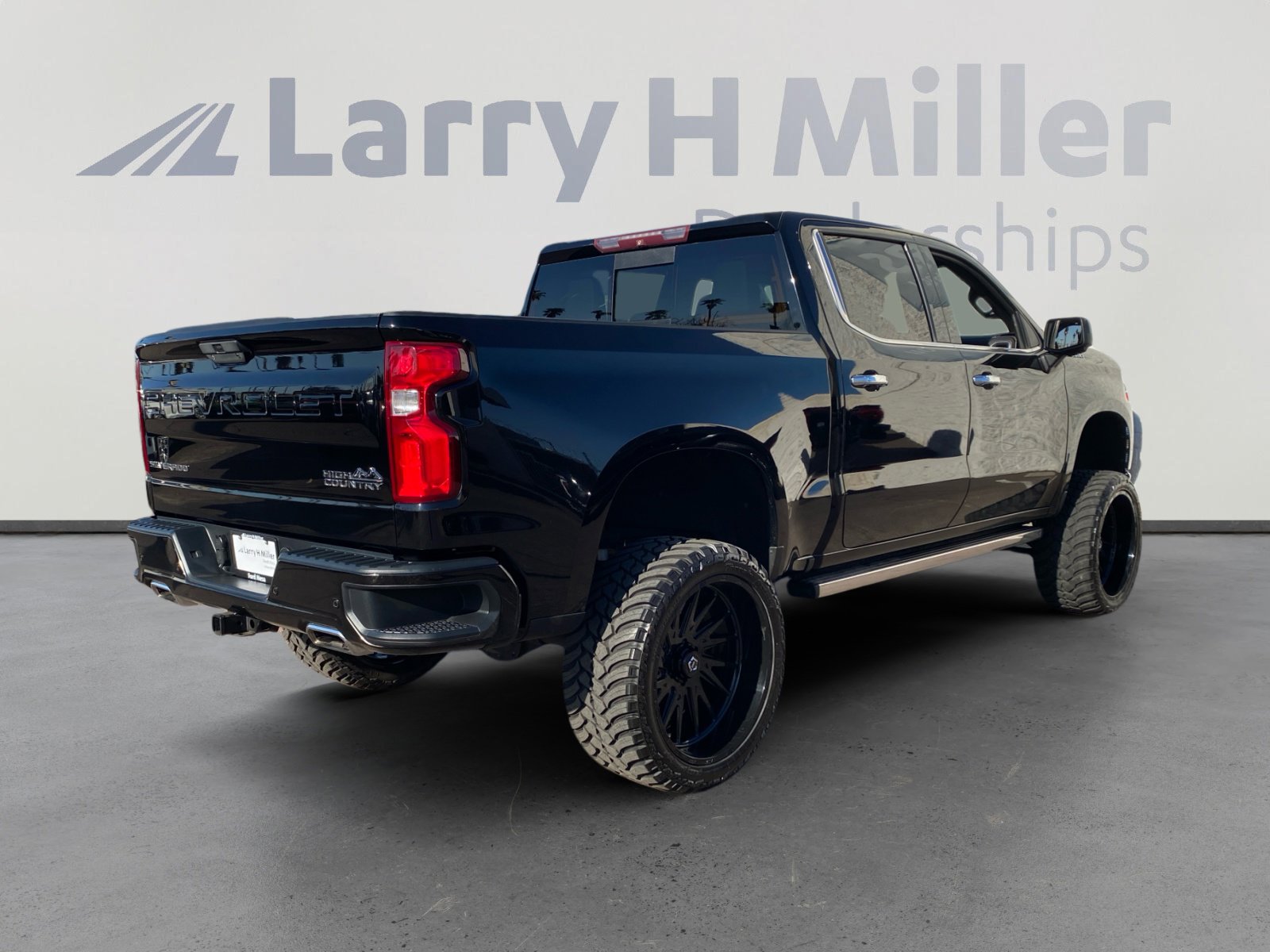 Used 2019 Chevrolet Silverado 1500 High Country w/ Technology Package image 5