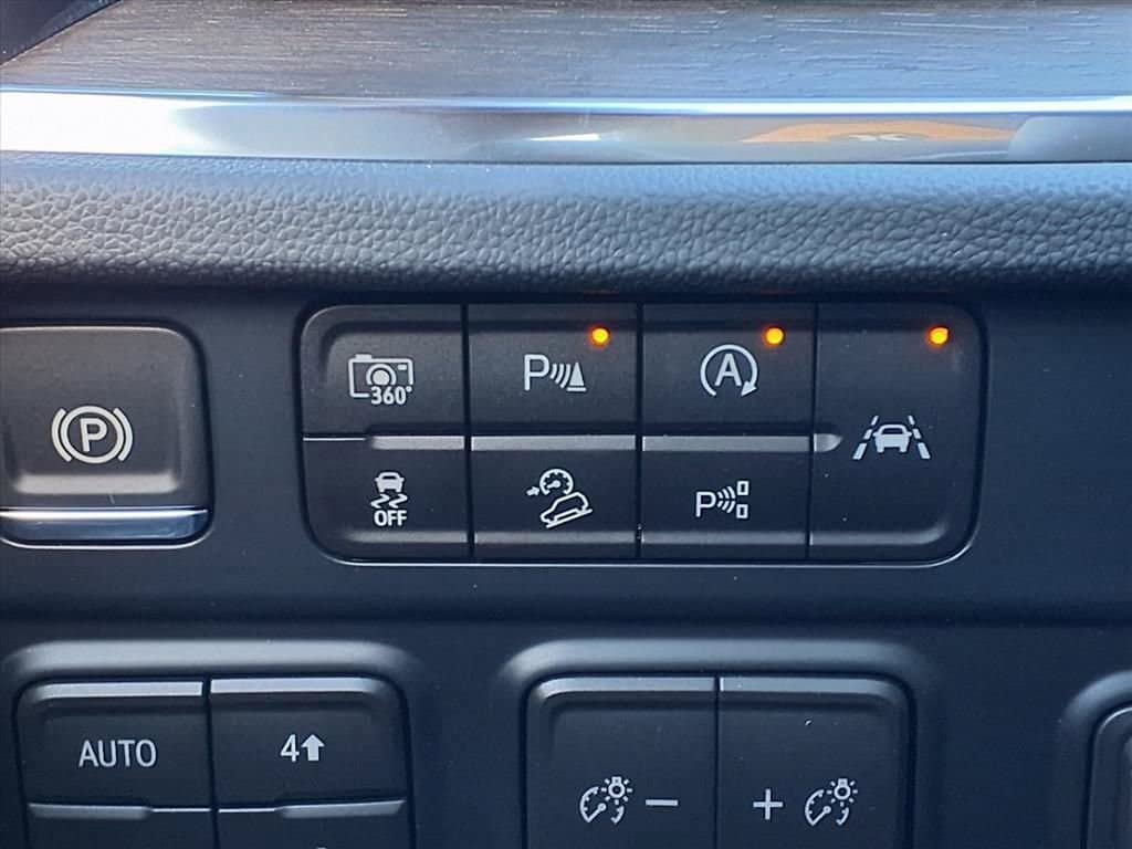 New 2026 Chevrolet Suburban High Country AWD/4WD image 14