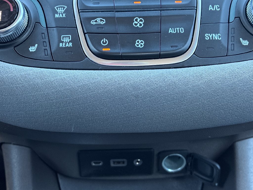Used 2025 Chevrolet Malibu LT FWD image 18
