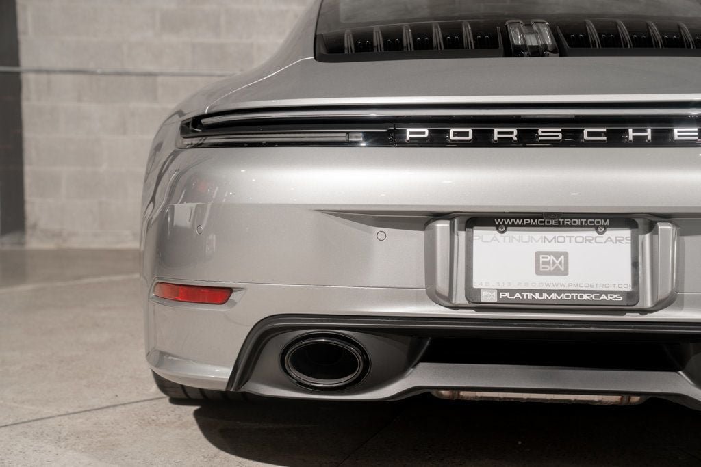 Used 2025 Porsche 911 Carrera T RWD image 9