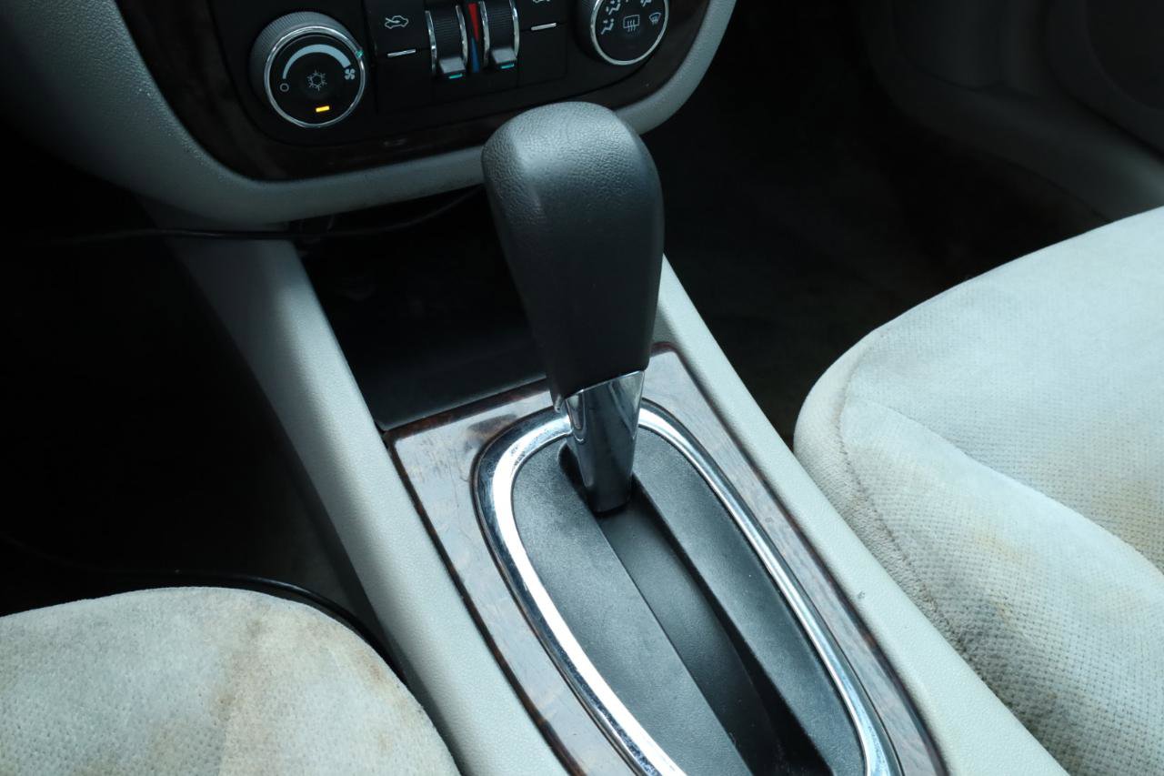 Used 2016 Chevrolet Impala LT w/ LT Sunroof Package FWD image 12