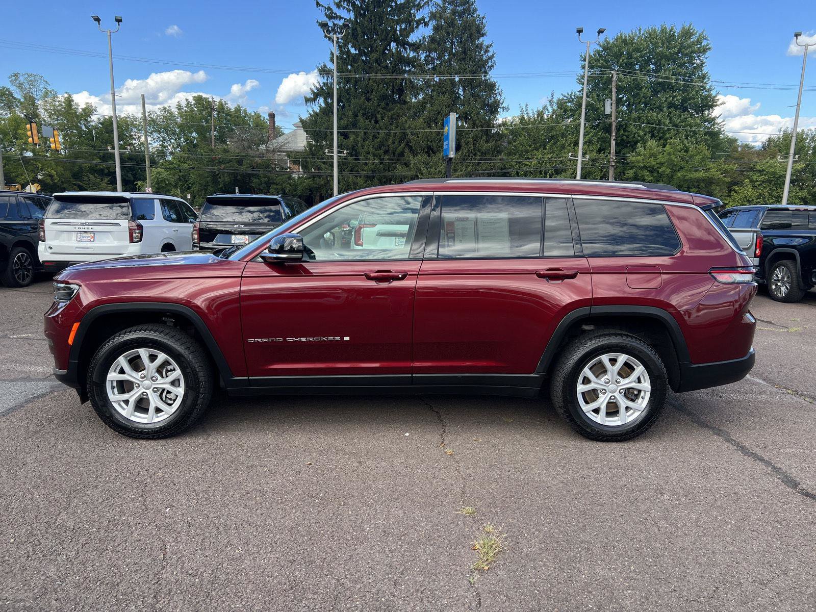 Used 2023 Jeep Grand Cherokee L Limited w/ Trailer Tow Group (B) AWD/4WD image 4