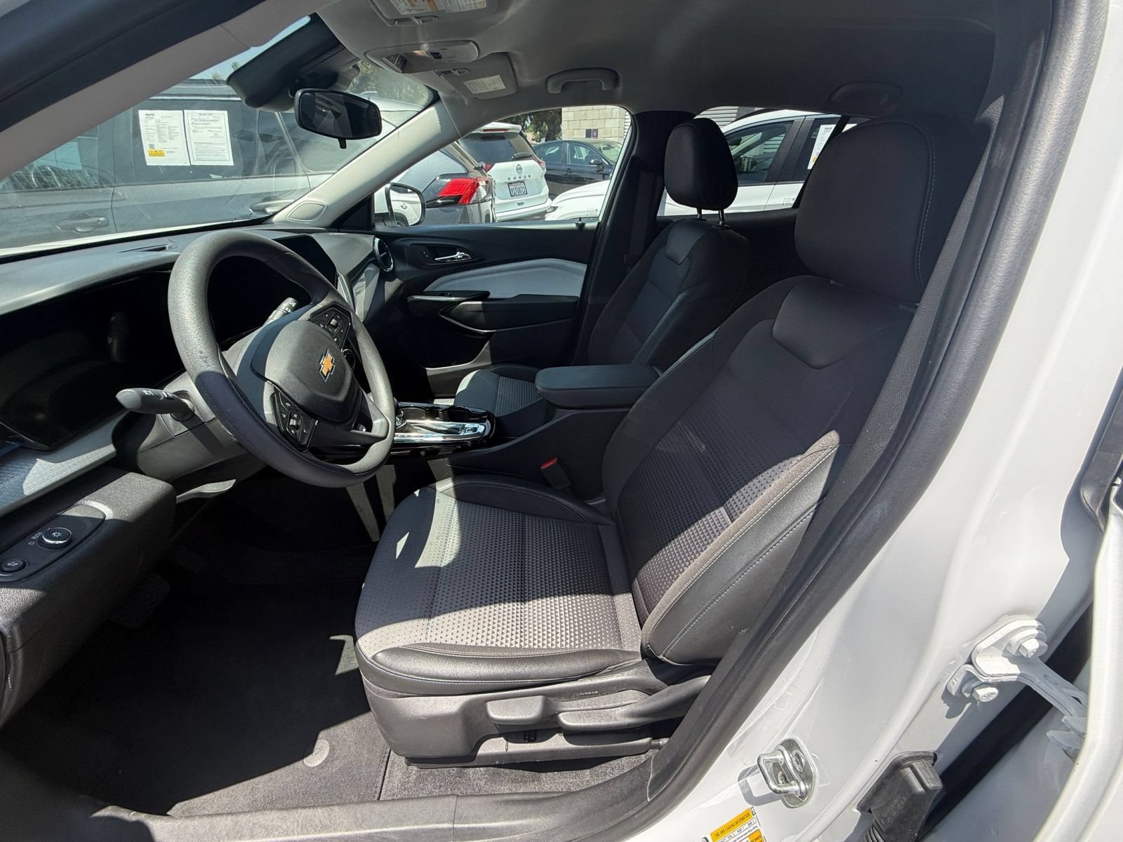 Used 2025 Chevrolet Trax LT FWD image 24