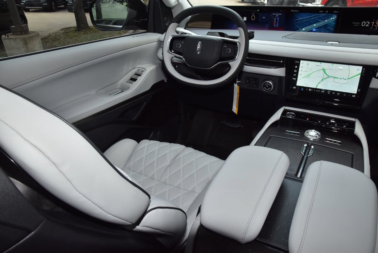 New 2026 Lincoln Navigator Black Label AWD/4WD image 16