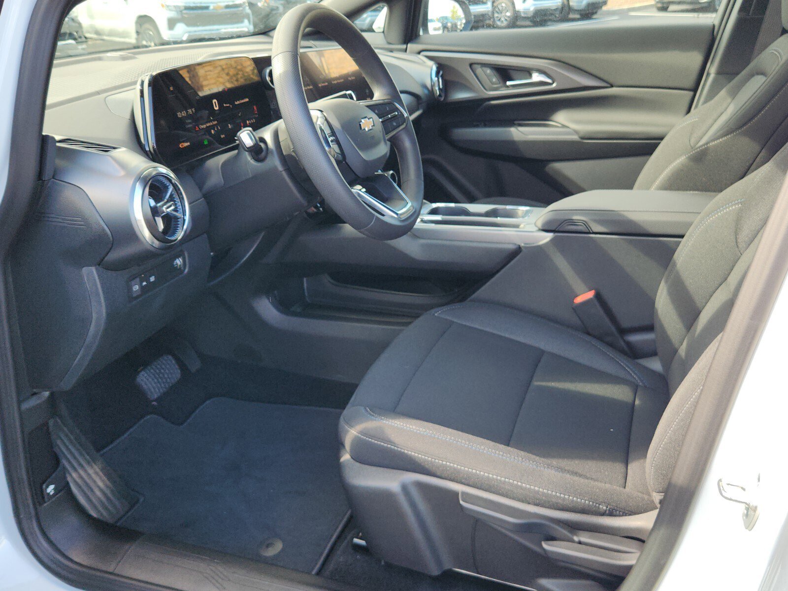 New 2026 Chevrolet Equinox EV LT image 6