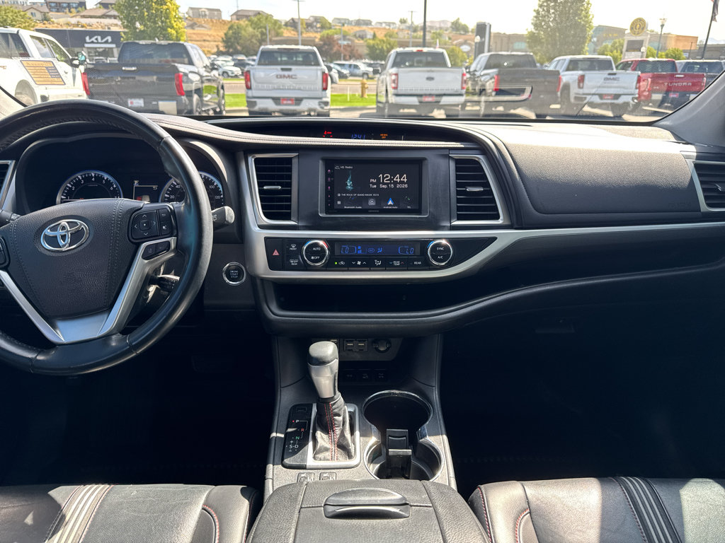 Used 2019 Toyota Highlander SE AWD/4WD image 11