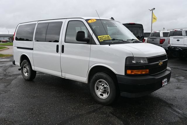 Used 2023 Chevrolet Express 3500 LS RWD image 2