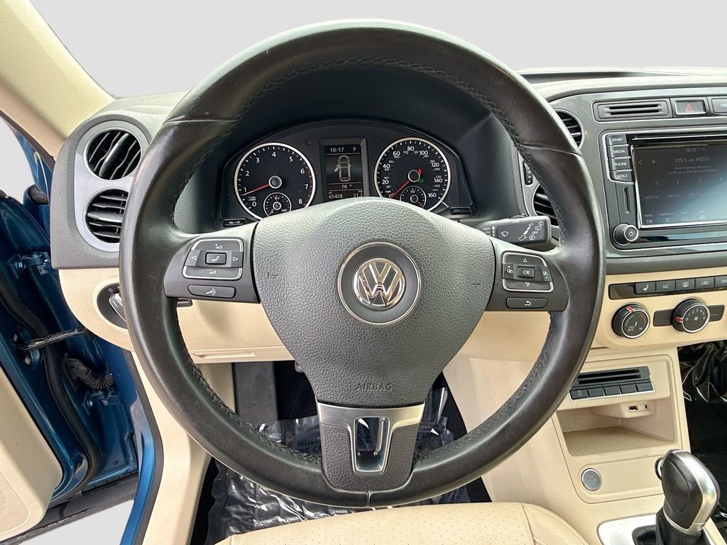 Used 2017 Volkswagen Tiguan S image 36