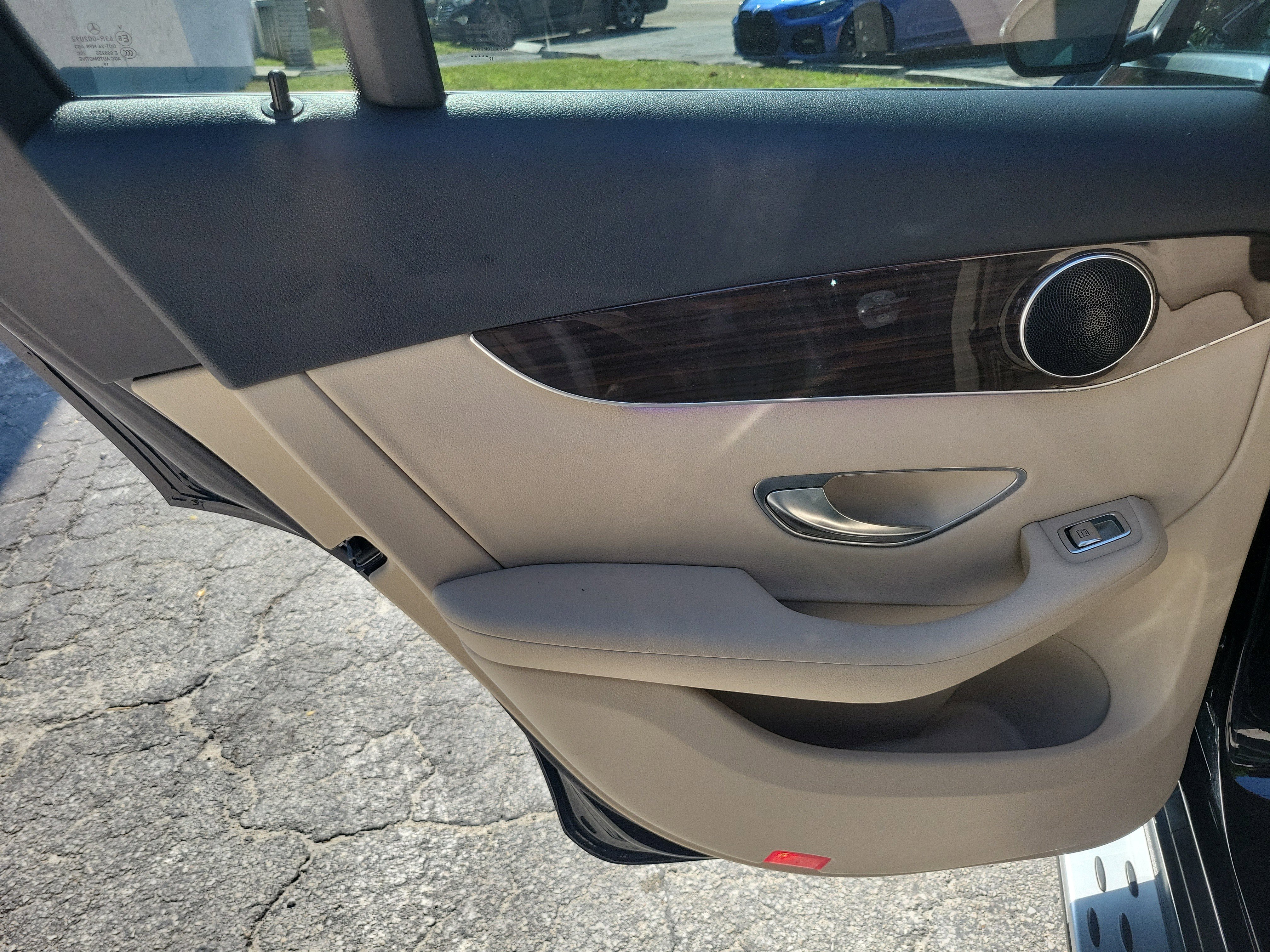 Used 2020 Mercedes-Benz GLC 300 w/ Premium Package image 16