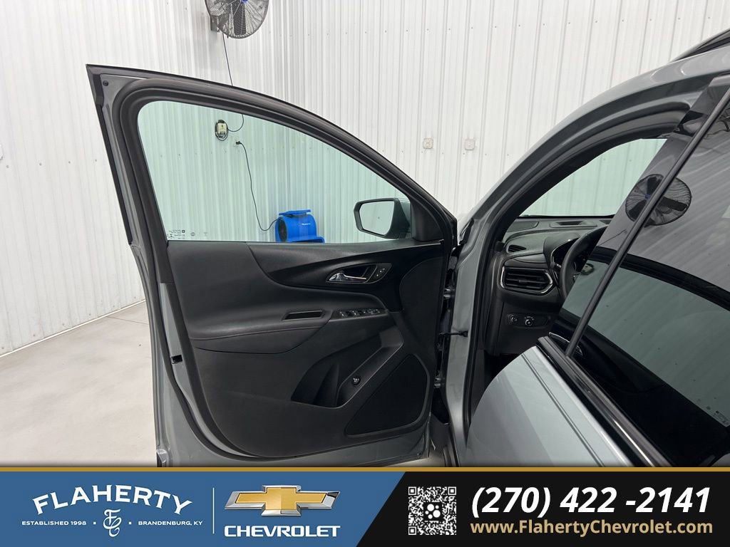 Used 2023 Chevrolet Equinox RS w/ LPO, Floor Liner Package image 8