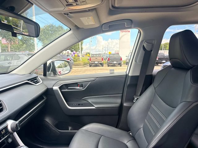 Used 2020 Toyota RAV4 XLE Premium FWD image 20
