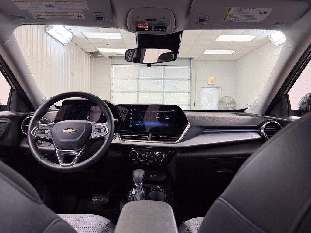 Used 2025 Chevrolet Trax LT w/ Driver Confidence Package FWD image 22