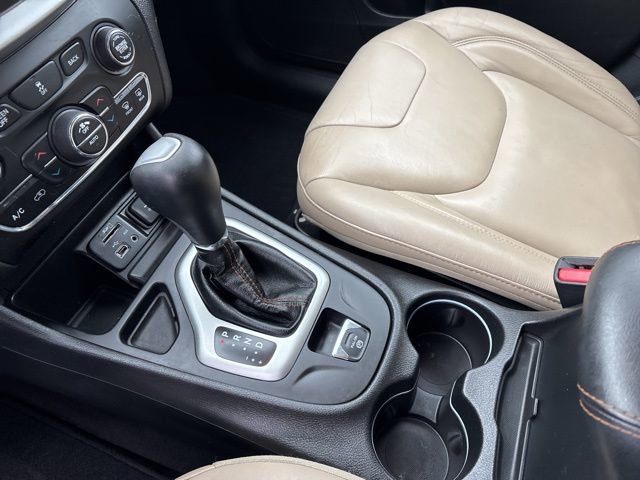 Used 2017 Jeep Cherokee Limited image 27