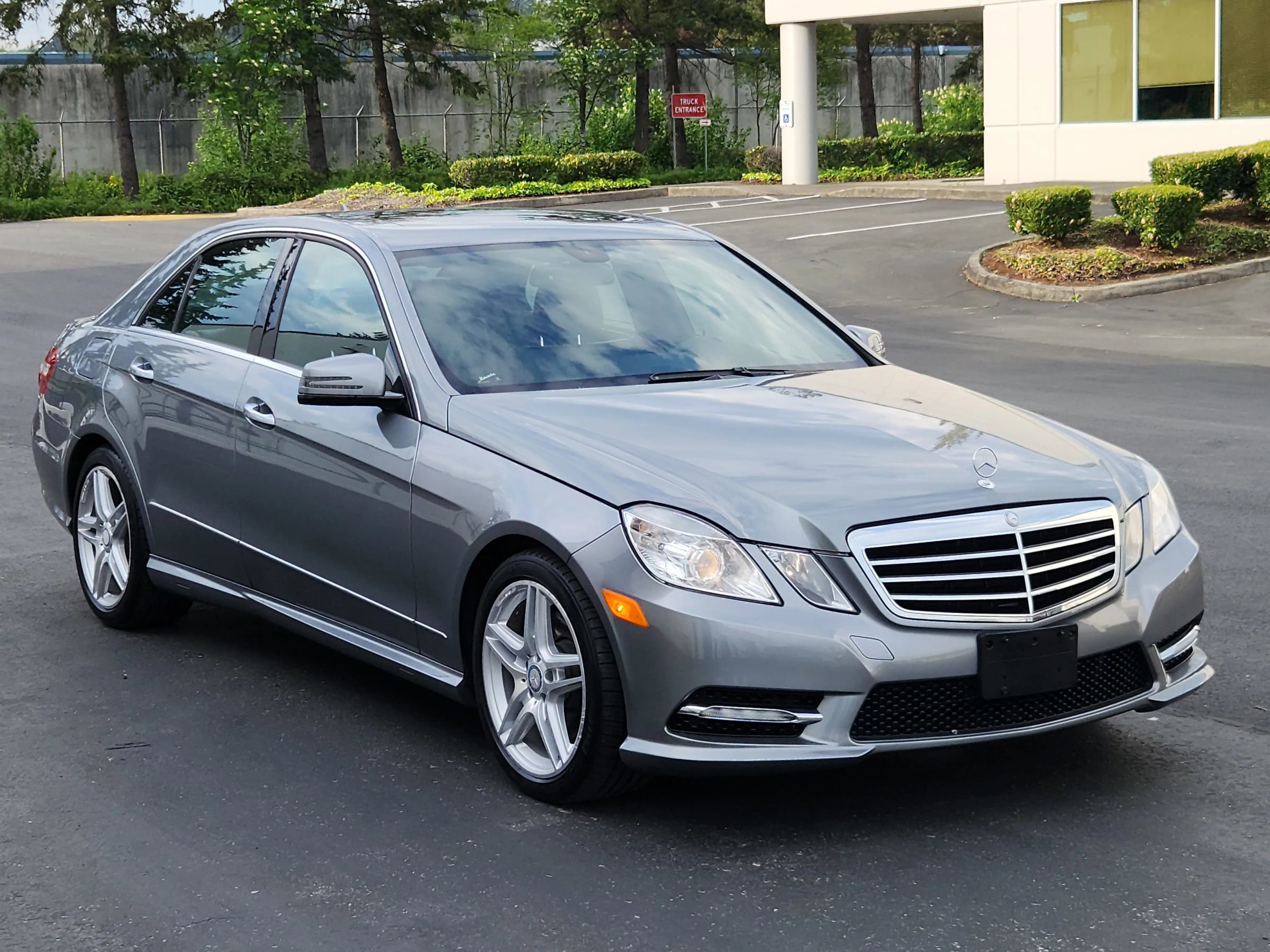 Used 2013 Mercedes-Benz E 350 4MATIC Sedan image 5