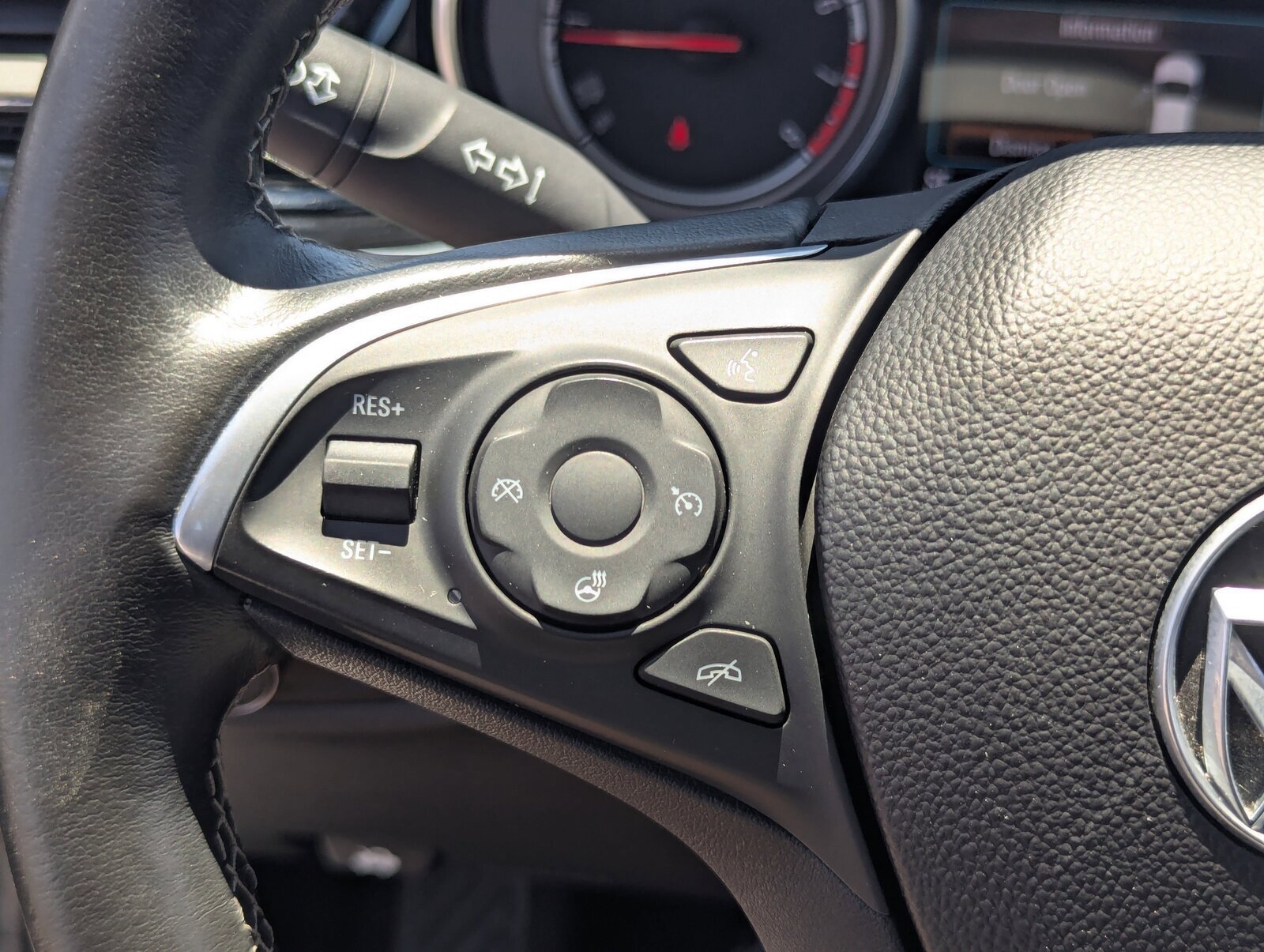 Used 2018 Buick Regal Essence image 27