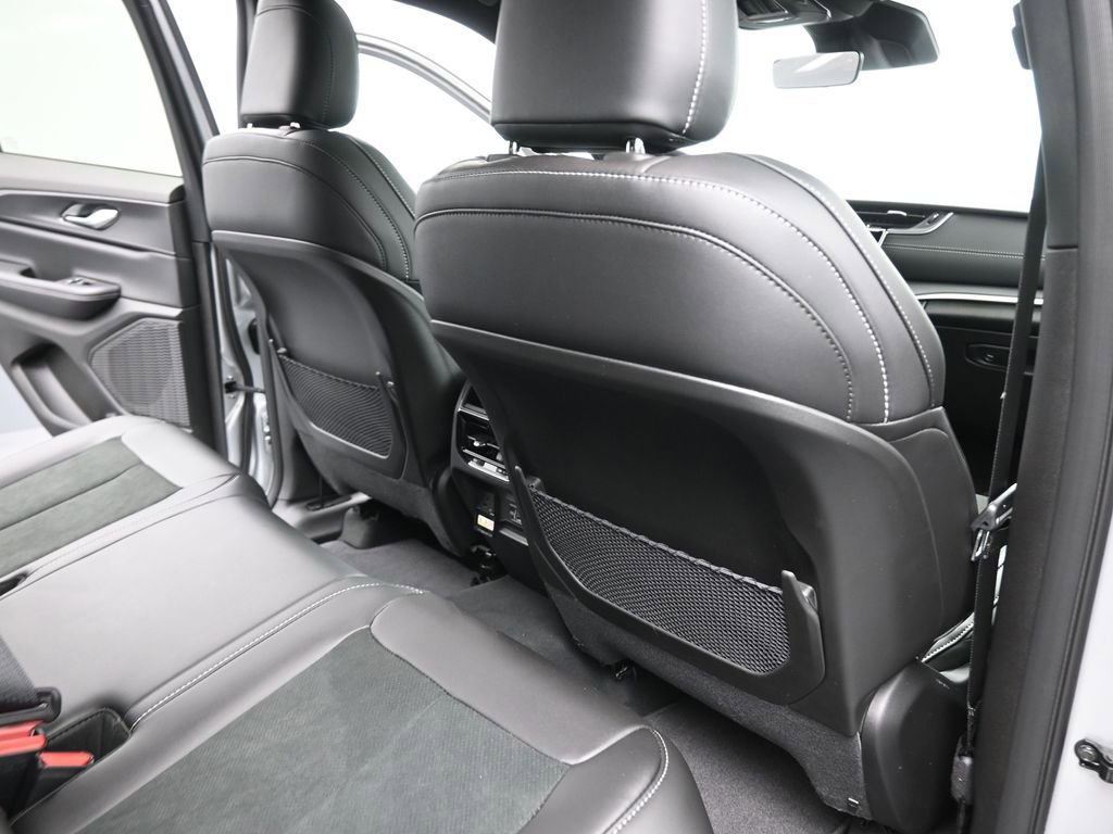 New 2025 Jeep Grand Cherokee Altitude RWD image 25