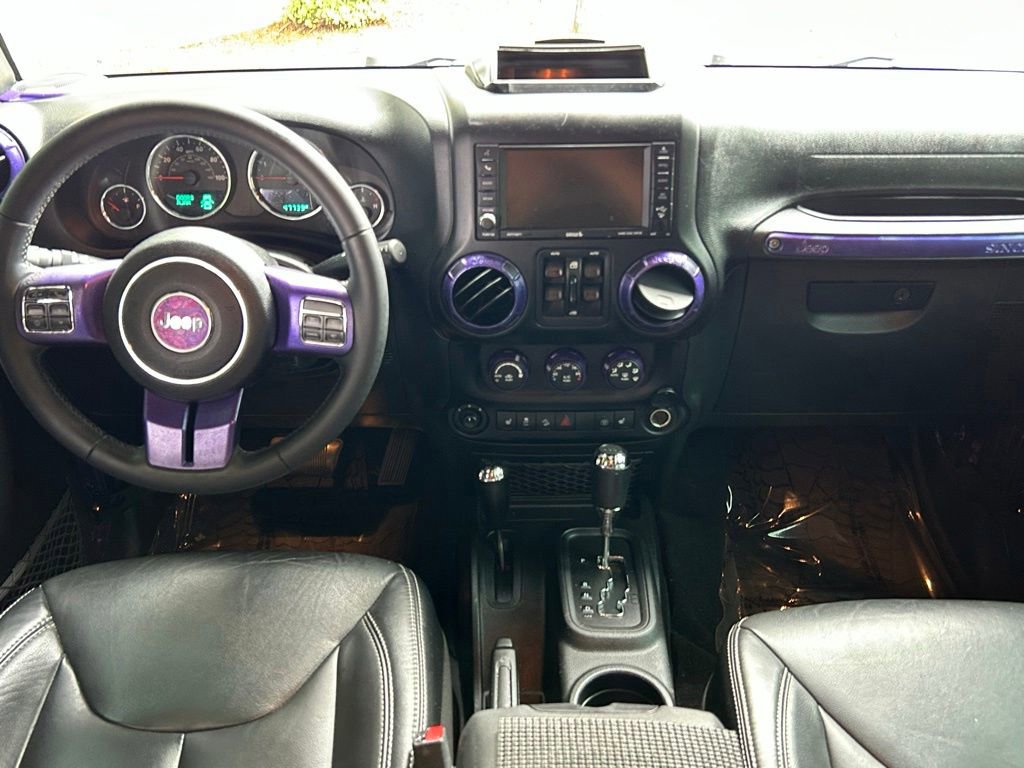 Used 2017 Jeep Wrangler Unlimited Rubicon w/ Connectivity Group AWD/4WD image 10