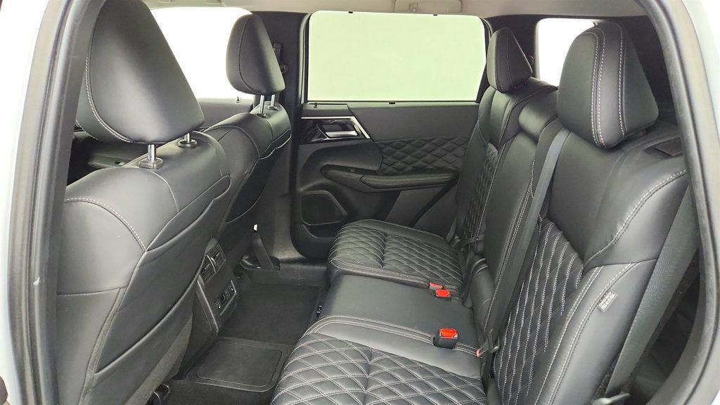Used 2023 Mitsubishi Outlander SEL 40th Anniversary AWD/4WD image 22
