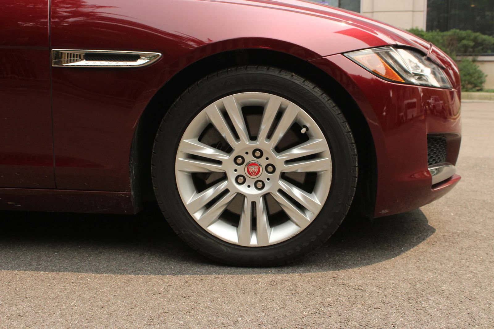 Used 2017 Jaguar XF Premium RWD image 4
