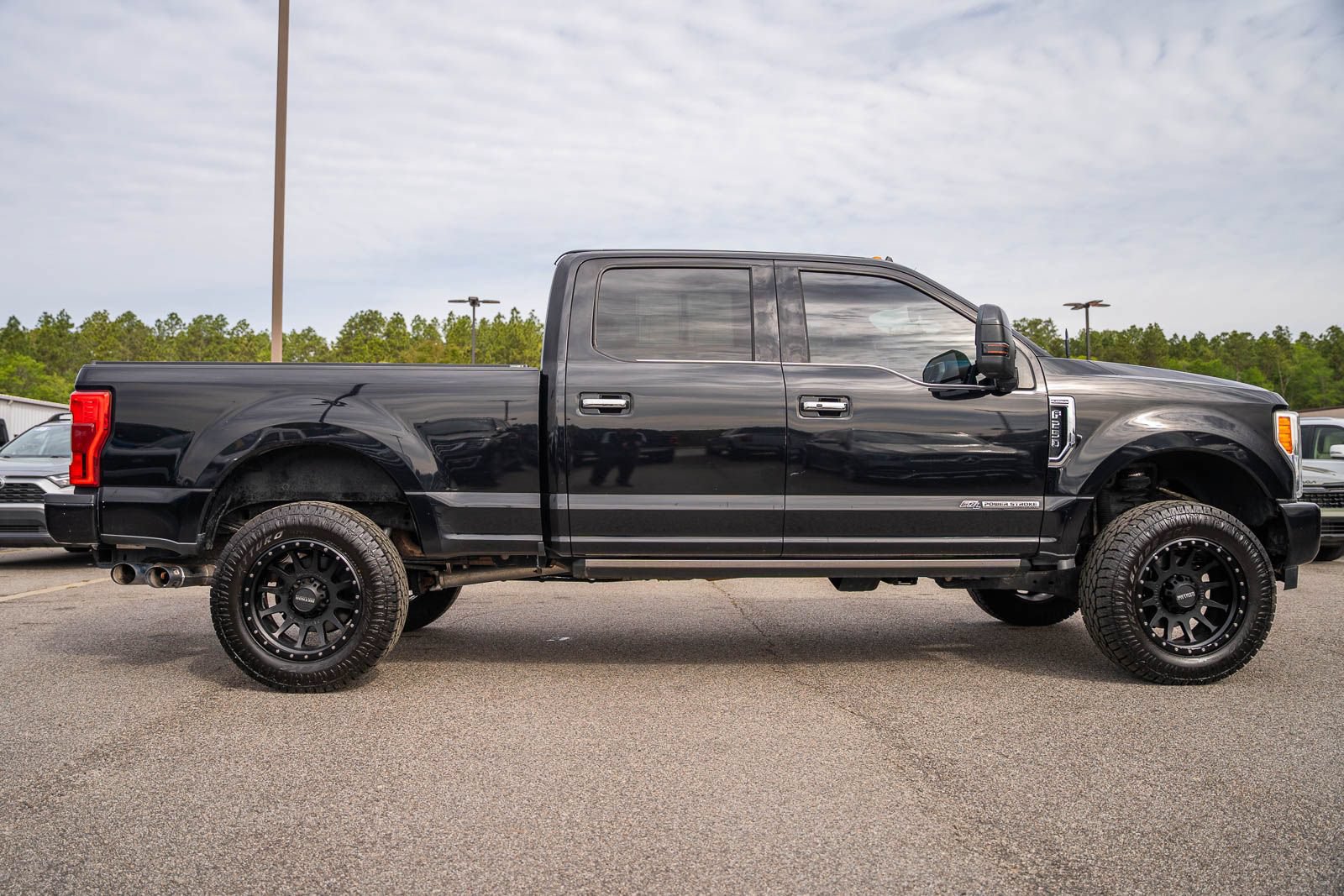 Certified 2019 Ford F250 Platinum w/ Platinum Ultimate Package AWD/4WD image 9