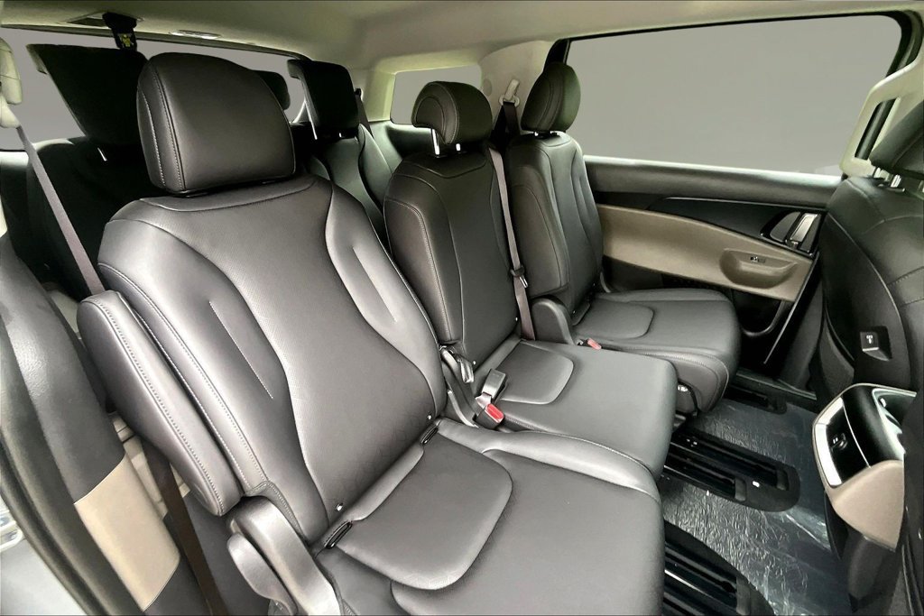New 2027 Kia Carnival FWD image 9