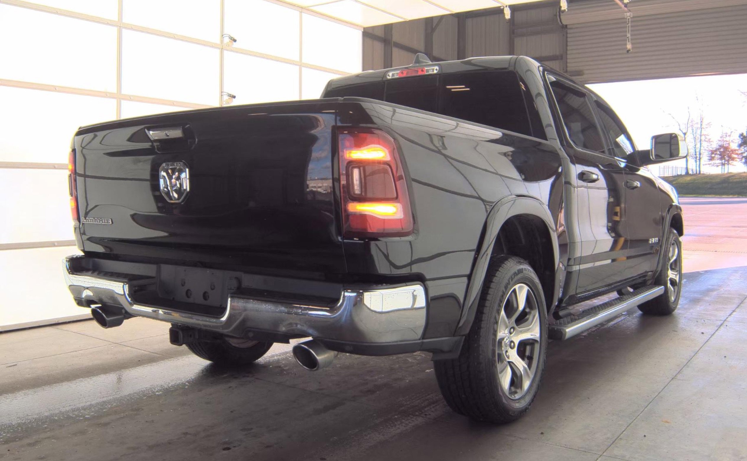 Used 2019 RAM 1500 Laramie image 5