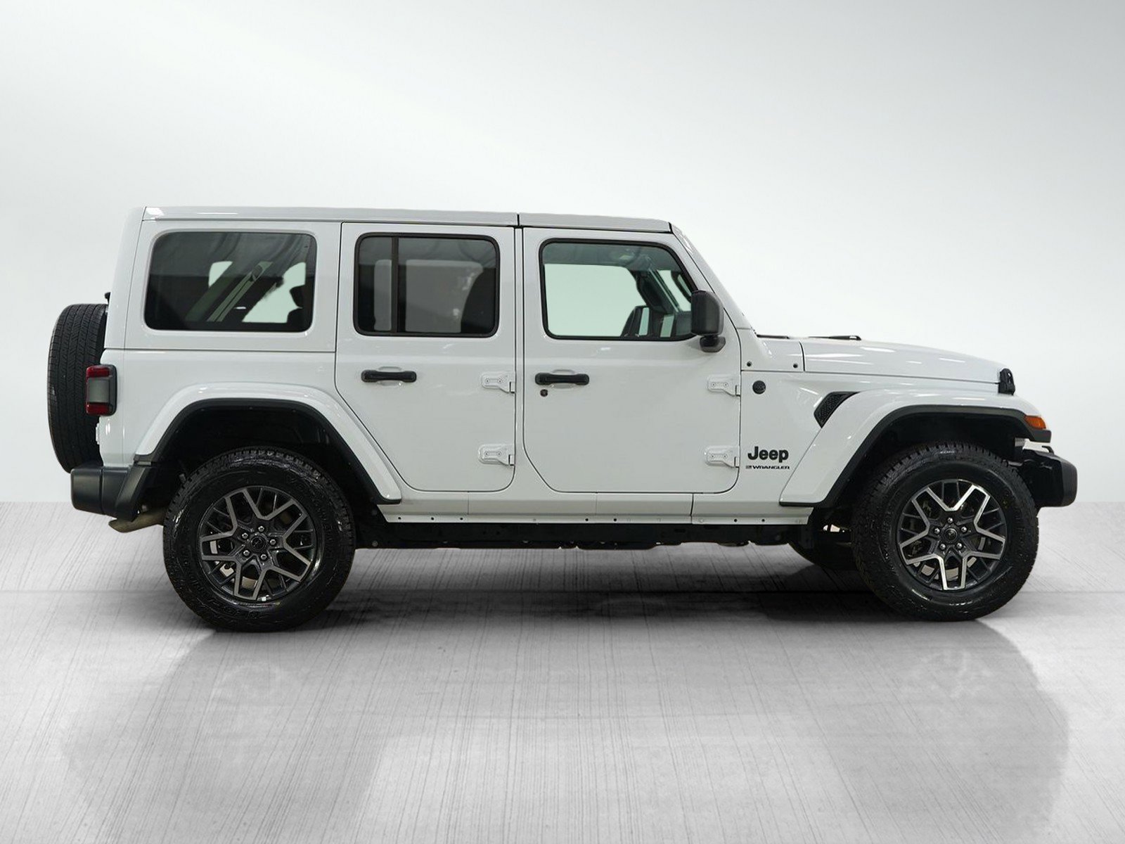 Used 2025 Jeep Wrangler Sahara image 6