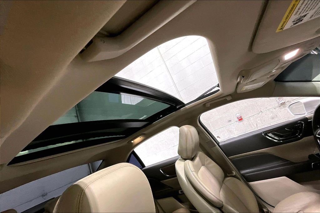 Used 2019 Lincoln Continental Select w/ Continental Climate Package image 26