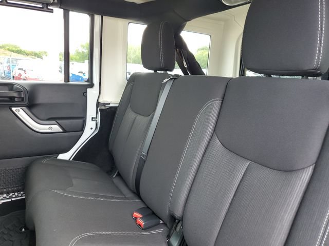 Used 2017 Jeep Wrangler Unlimited Rubicon w/ Cold Weather Group AWD/4WD image 25