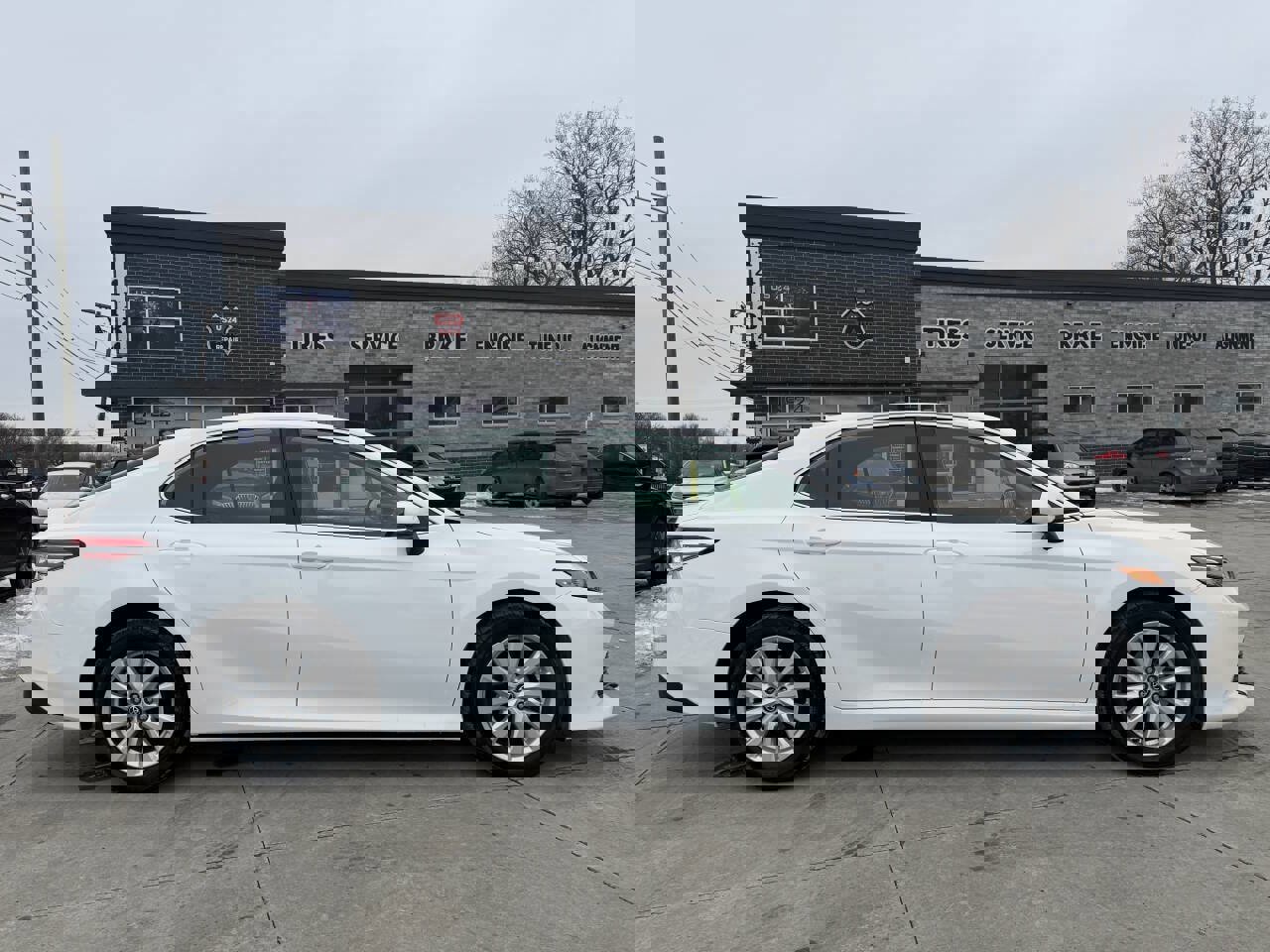 Used 2020 Toyota Camry LE image 7