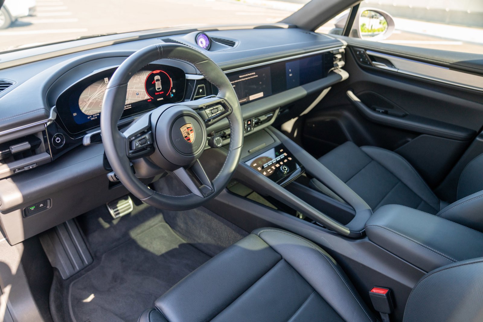 Certified 2025 Porsche Macan 4 Electric AWD/4WD image 4