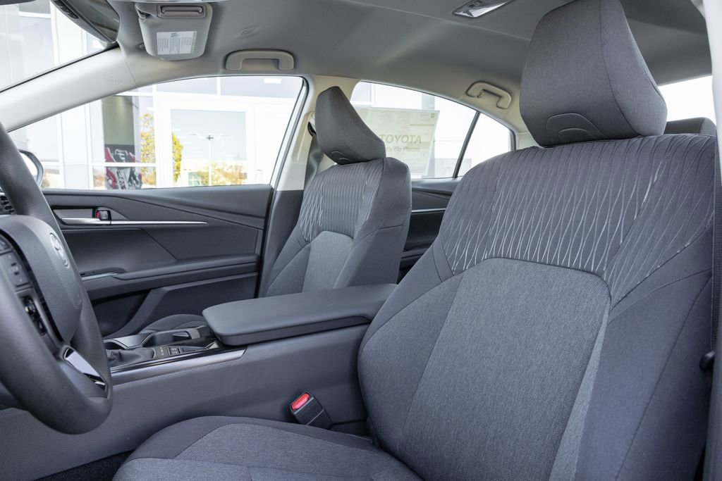 New 2026 Toyota Camry Hybrid FWD image 7